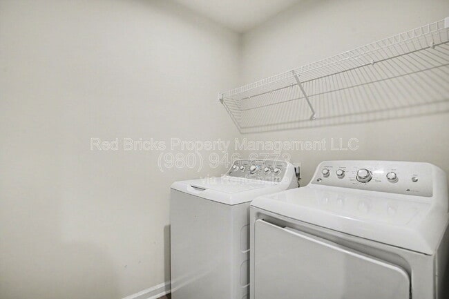 Building Photo - 5803 Camp Ct