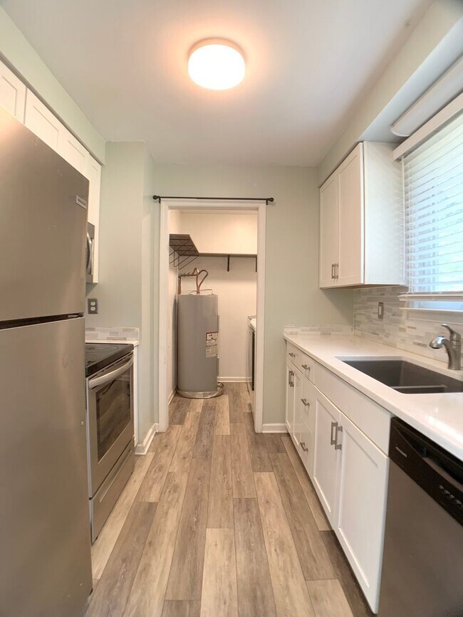 Building Photo - 719 Spees Dr