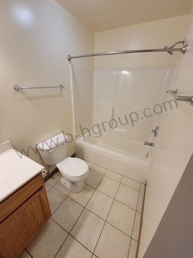 Building Photo - 8760 Sheridan Rd