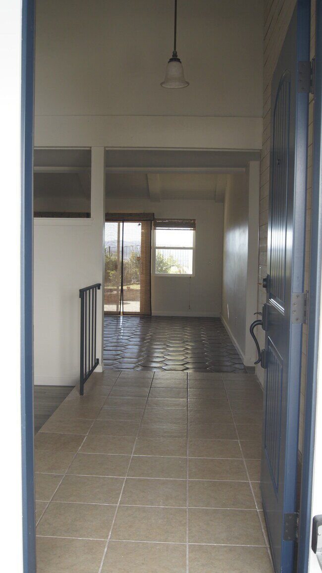 Building Photo - 27403 Garza Dr