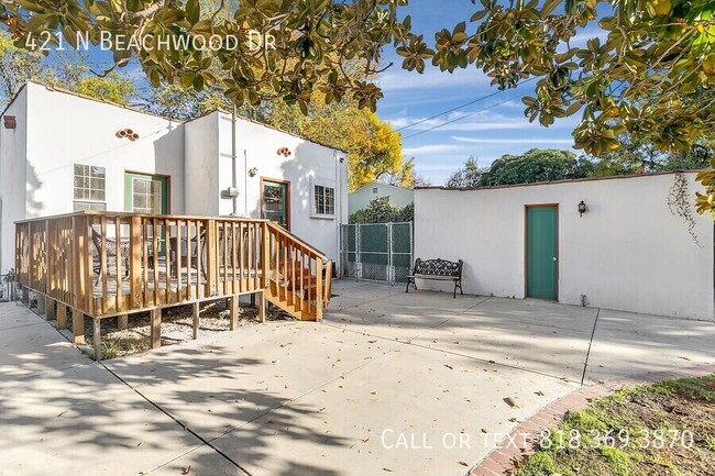 Building Photo - 421 N Beachwood Dr