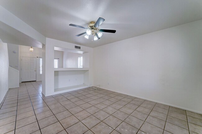 Building Photo - Desirable North Phoenix  Home with 1 Downs...