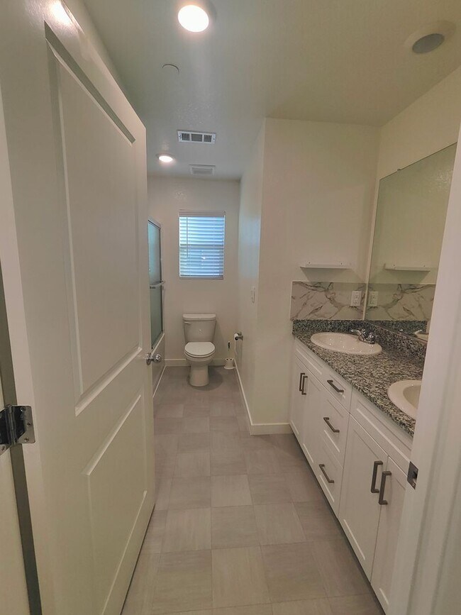 Building Photo - Beautiful 2024 Built 4/2.5 - New Subdivision!