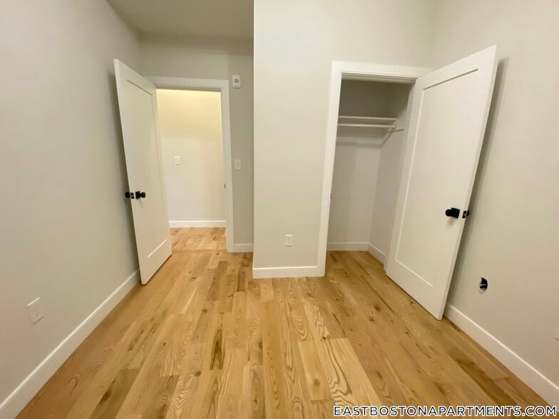 Building Photo - 275 Webster St