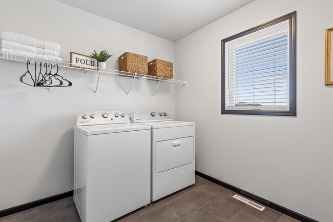 Building Photo - Newly Built in the Wilds neighborhood of West Fargo!