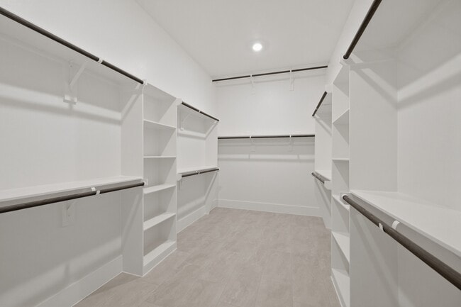 Building Photo - 2030 Highland Moss Rd