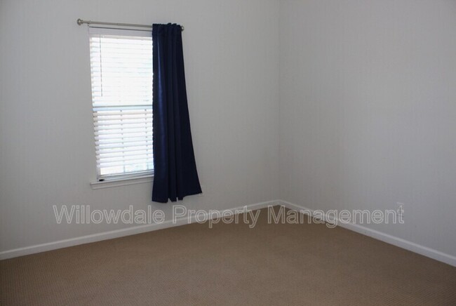 Building Photo - 200 Birdsgrove Ct