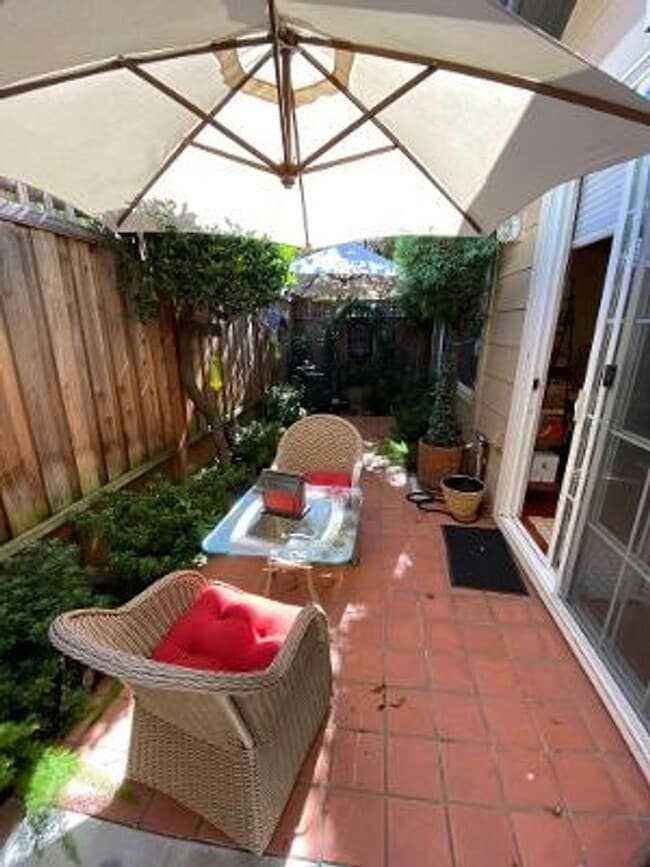 Building Photo - 3 Bed 3.5 Bath + Loft, In Downtown Danvill...