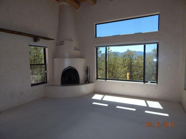 Building Photo - 1005 Calle Dorthia