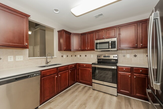 Building Photo - 1500 Saddle View