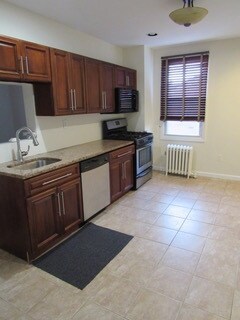 Building Photo - 2818 Verona Ave