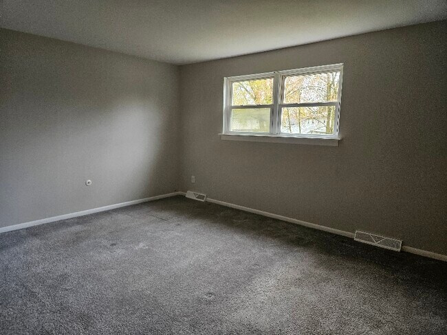 Building Photo - 608 Sunflower Dr