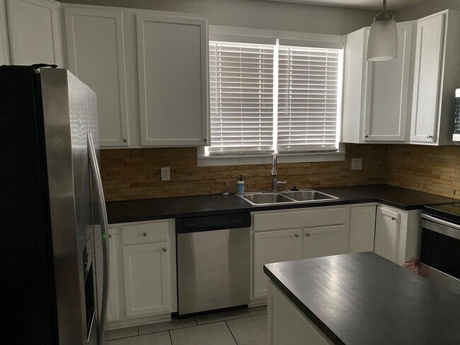 Building Photo - 2 Bedroom 2 Bathroom Single Family Home Franklinton