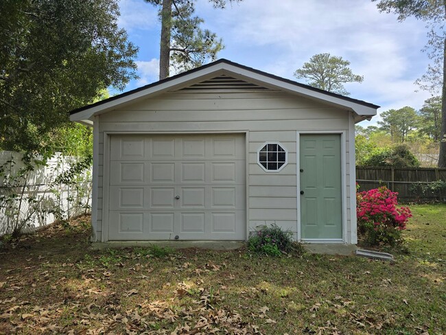 Building Photo - 3456 Regiment Dr