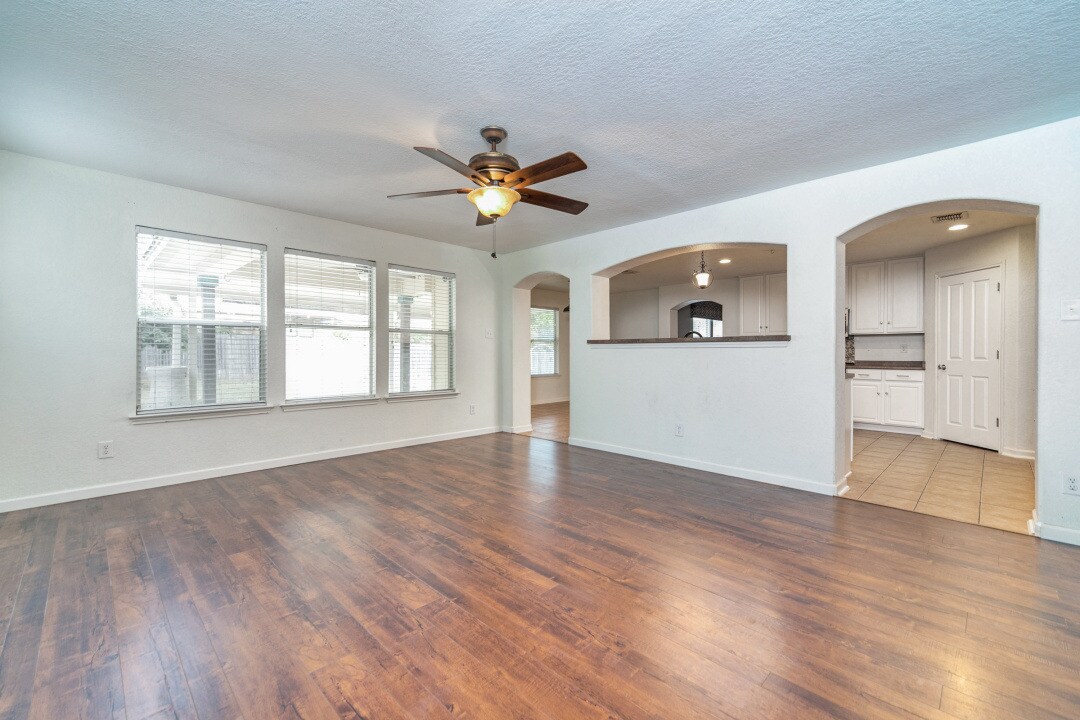 Building Photo - 10811 Marot Fld