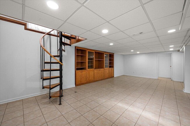 Building Photo - 2739 Yorkshire Rd