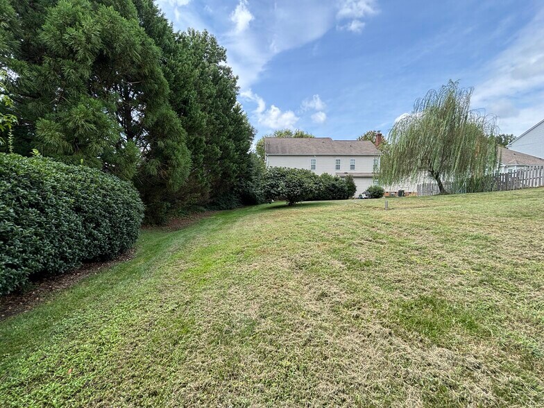 Building Photo - 15938 Wayland Dr