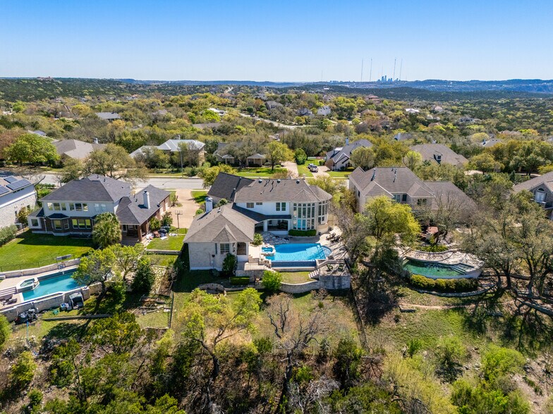 Building Photo - 9805 Big View Dr