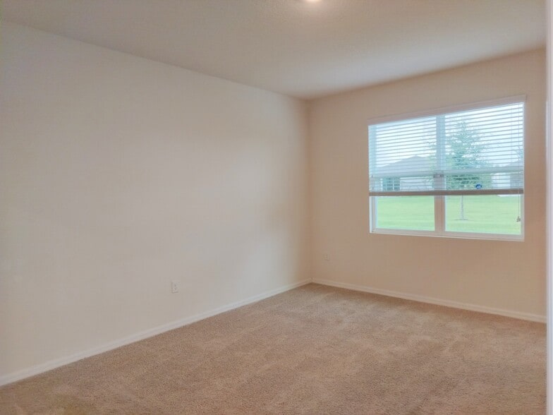 Building Photo - 5240 Sunshine Dr