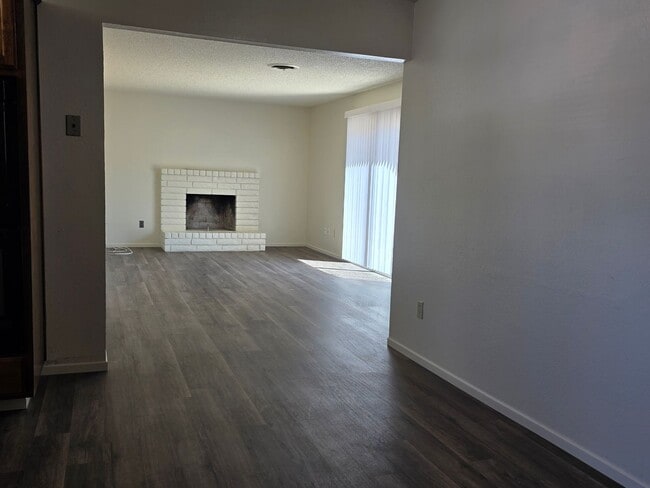 Building Photo - 7217 Cranbrook Ave