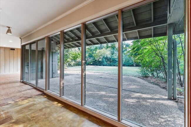 Building Photo - 1031 Ridgeley Dr