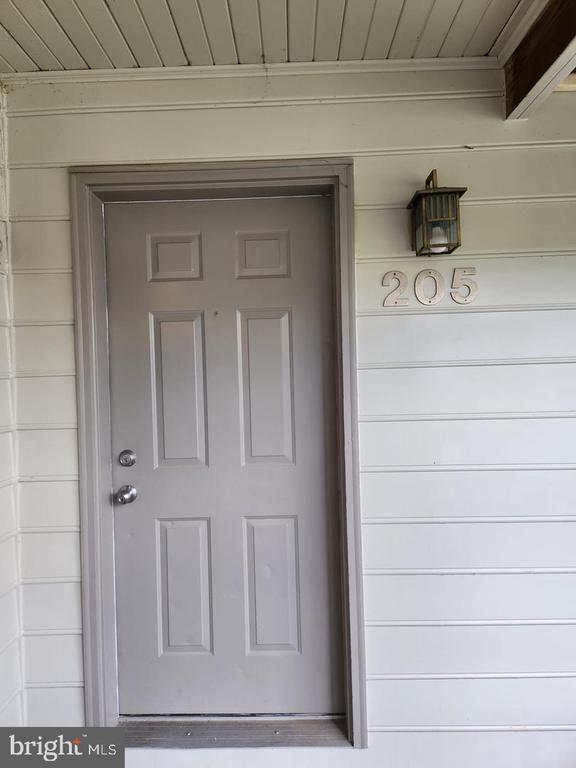 Building Photo - 10 W All Saints St