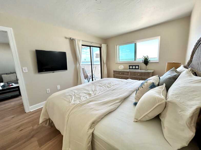 Building Photo - 8350 Estero Blvd