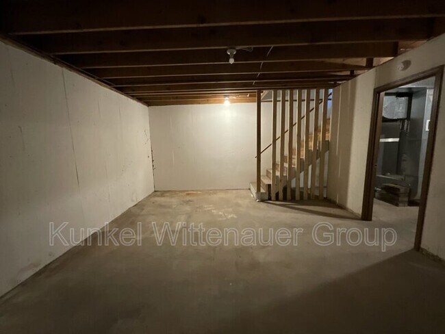 Building Photo - 1975 Nathan Ave