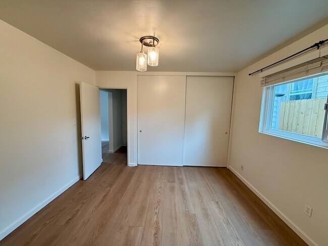 Building Photo - 1808 Castillo St