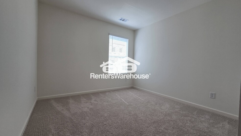 Building Photo - 1585 Salem Dr