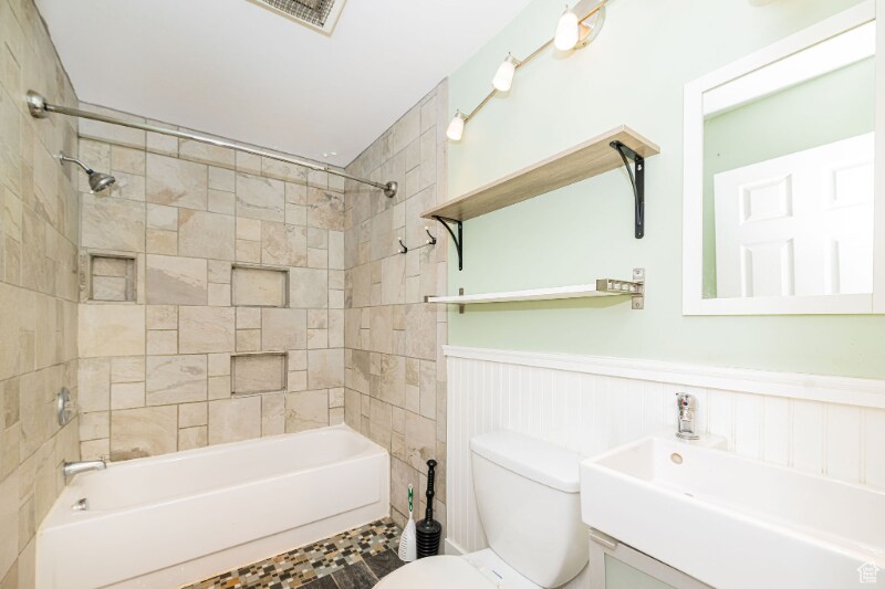 Building Photo - 1074 E 460 S St