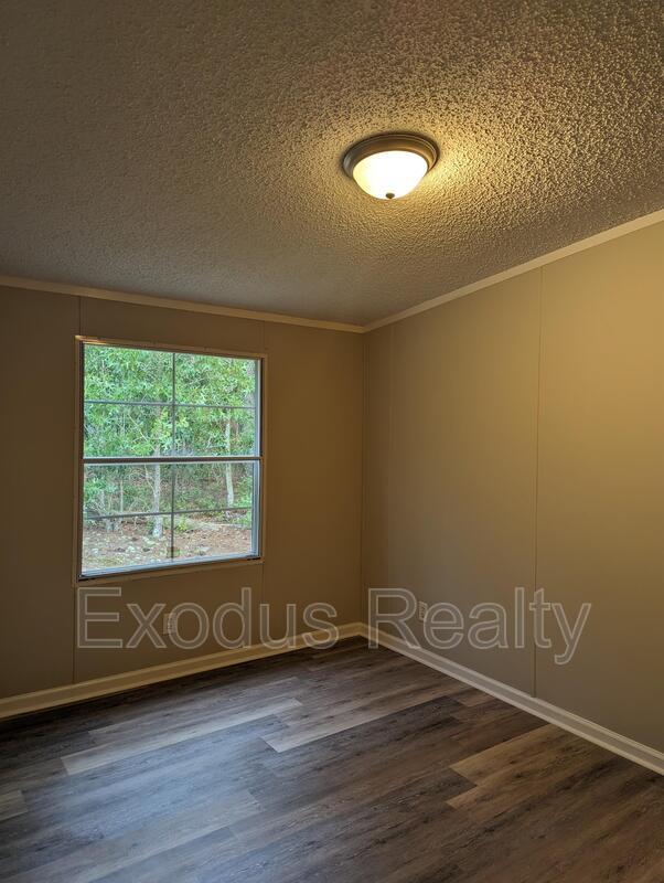 Building Photo - 624 Deer View