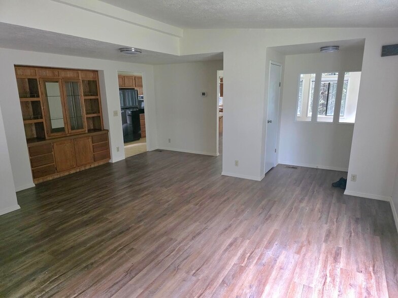 Building Photo - 20835 Valsetz Rd