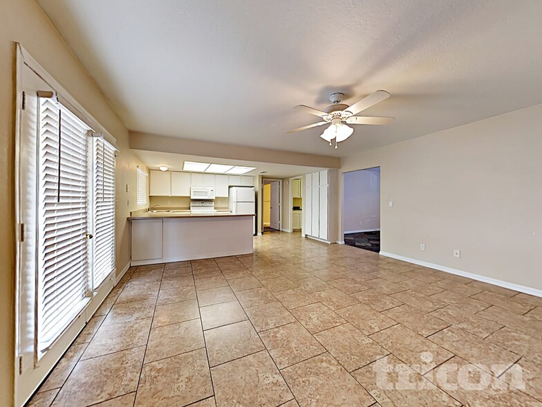 Building Photo - 1113 W Runion Dr