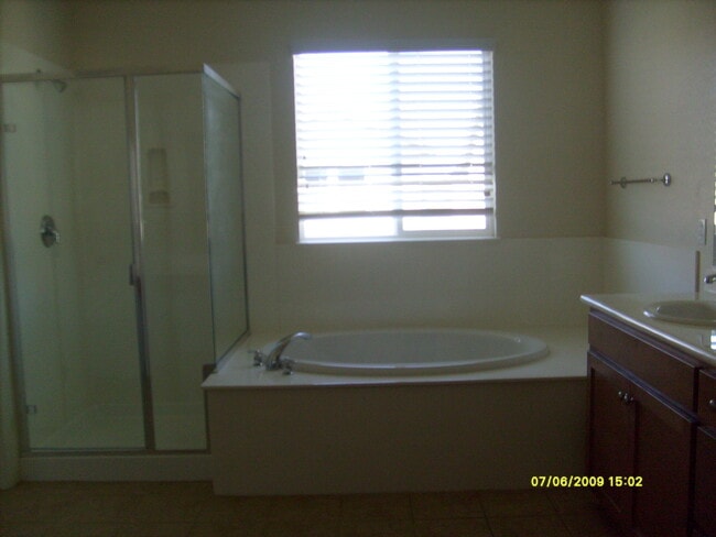 Building Photo - Beautiful 4 Bedroom Home on Prosperity, Modesto