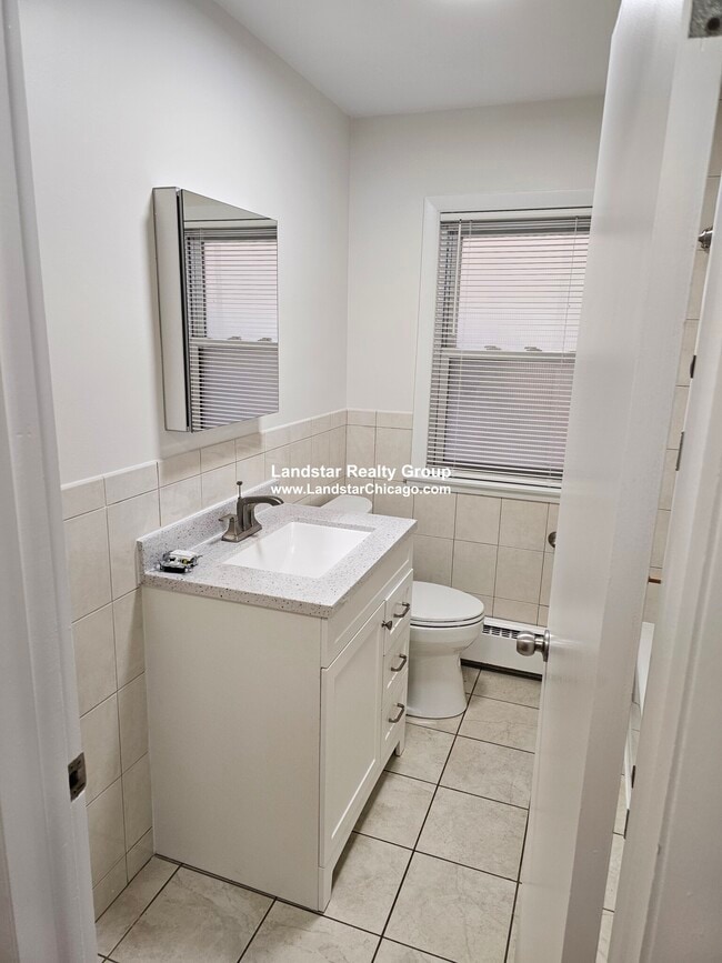 Building Photo - 7247 W Touhy Ave