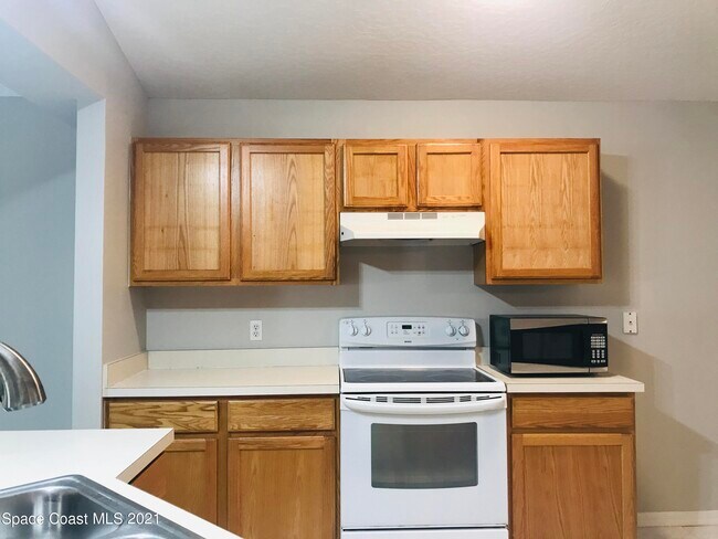 Building Photo - 2205 Myla Ln