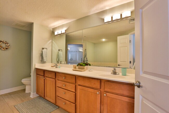 Building Photo - 3 Bedroom/ 2.5 Bath Oceanfront Condo, Blocks from Flagler Ave