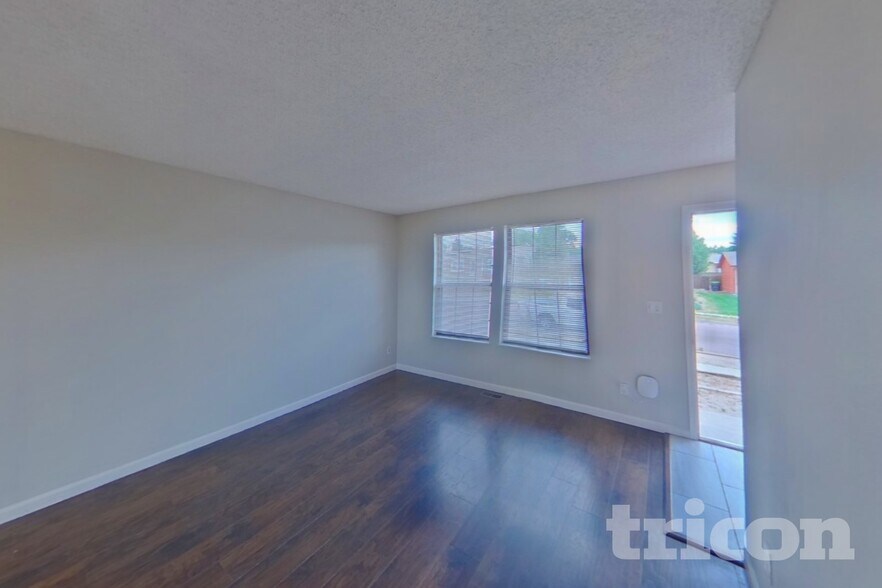 Building Photo - 6845 Parkridge Ct