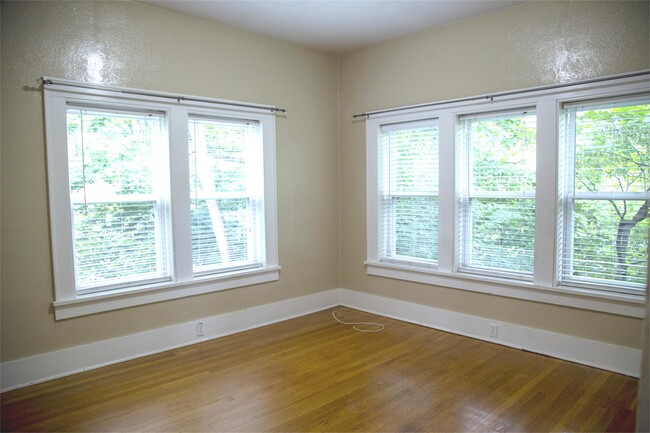 Building Photo - 601 N Forest Heights