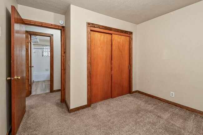 Building Photo - 3 Bed, 2 Bath Home for Rent Near Tom Watkins Park