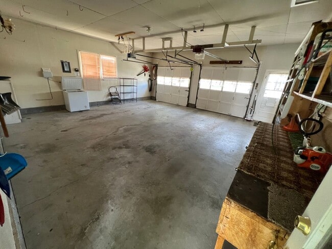 Building Photo - 429 E Pine St