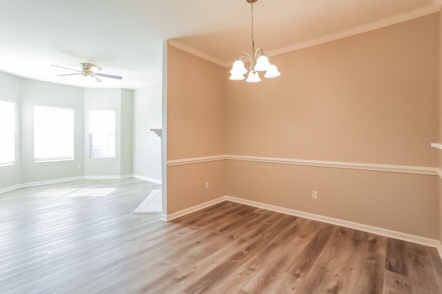 Building Photo - 5480 Sierra Trl