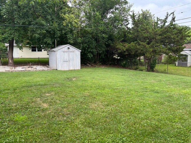 Building Photo - 3 Bedroom, 1 Bathroom Rolling Acres Home F...