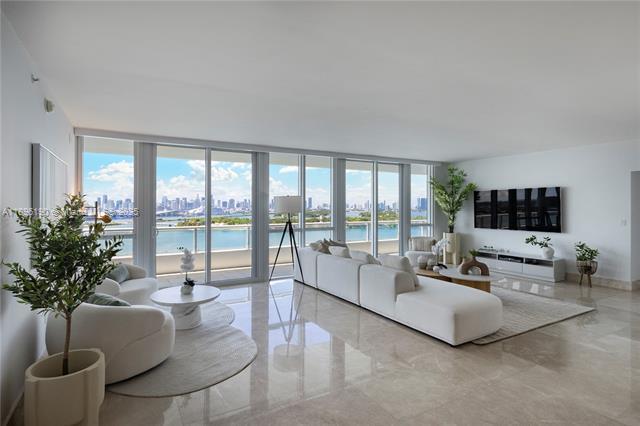 Building Photo - THE BENTLEY BAY CONDO