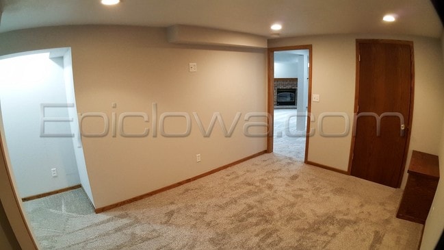 Building Photo - 1108 Crestview Dr SE