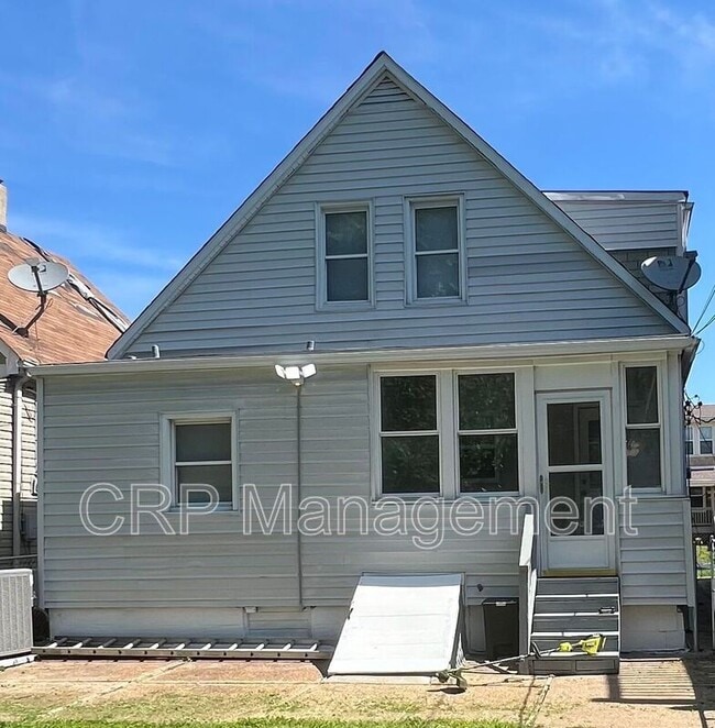Building Photo - 5318 Quincy St