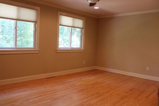 Building Photo - Gorgeous 2 Story Home in Columbine West!