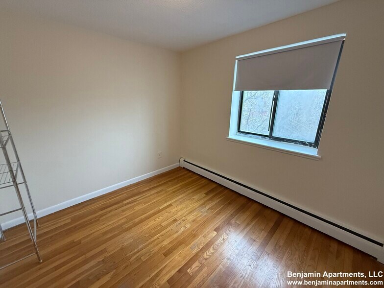 Building Photo - 99 Dustin St