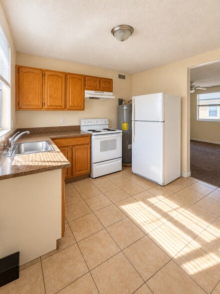 Kitchen to living room_2 - 2730 Hamilton Cir